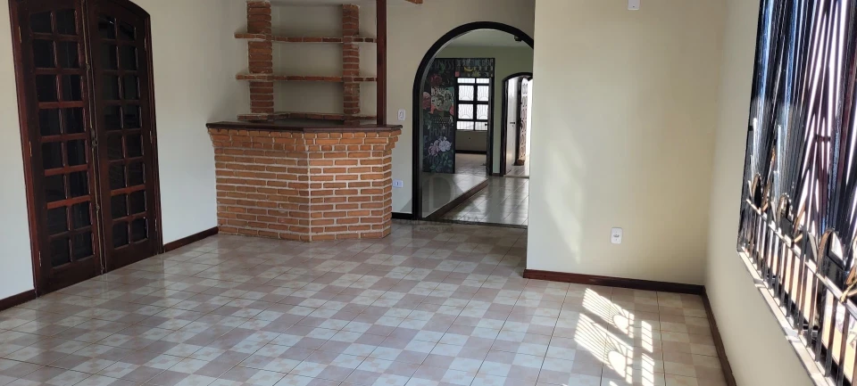 CASA A VENDA CHAMPAGNAT