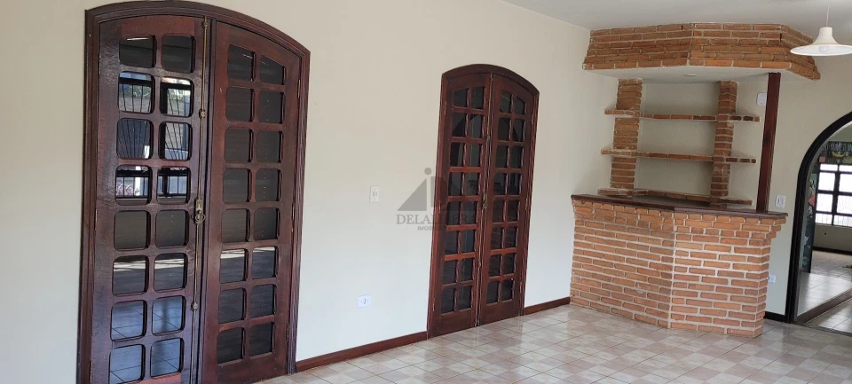 CASA A VENDA CHAMPAGNAT