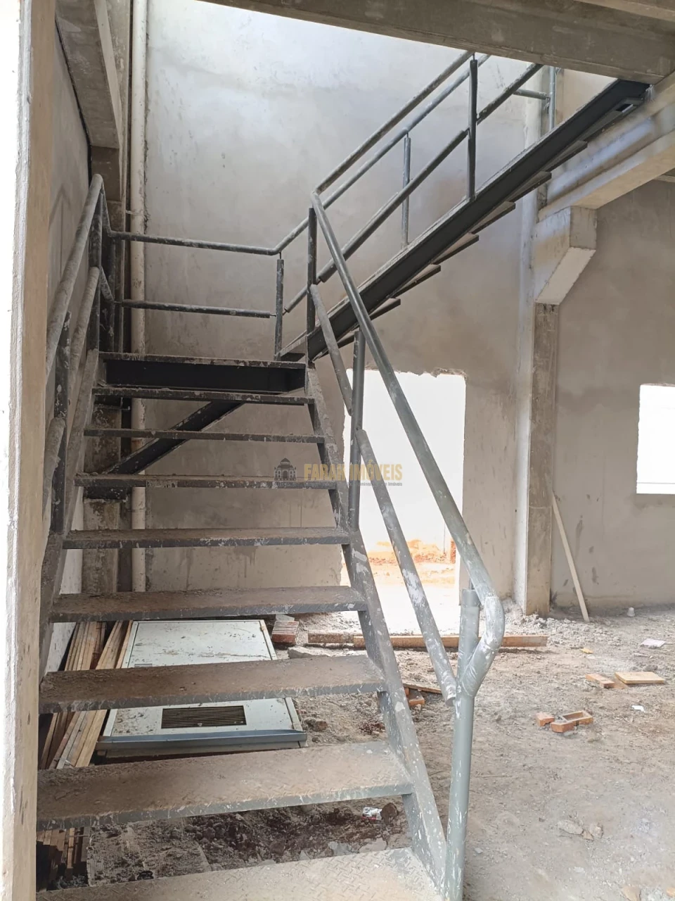Imagens do imóveis Barracão Comercial - 02 andares