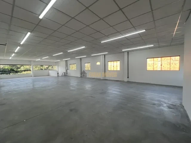 Barracão Comercial - 02 andares