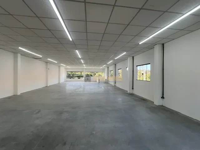 Barracão Comercial - 02 andares