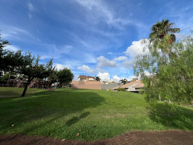 Terreno Condomínio Royal Park
