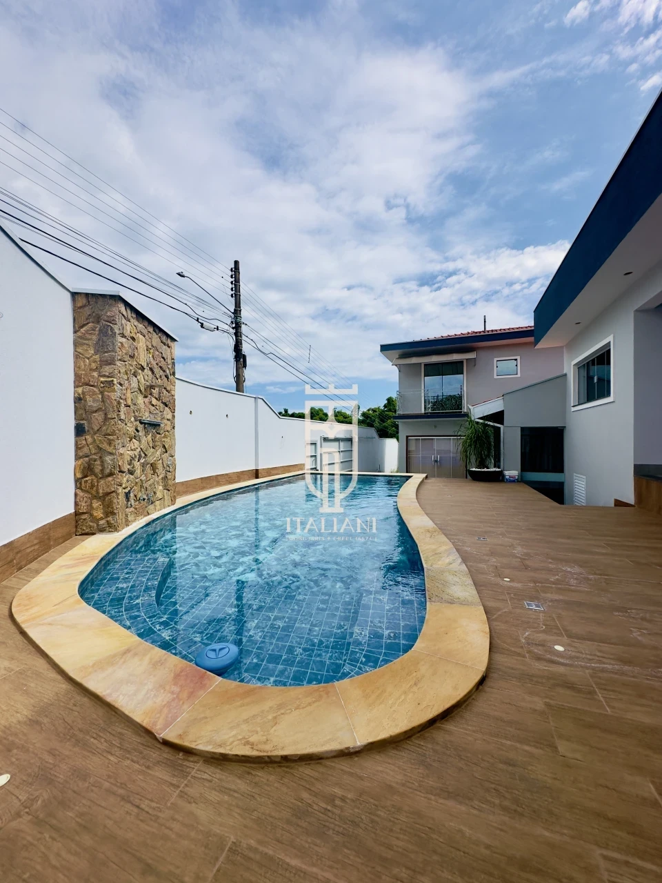Imagens do imóveis Casa sobrado com piscina Jardim Santa Ana em Mogi Mirim