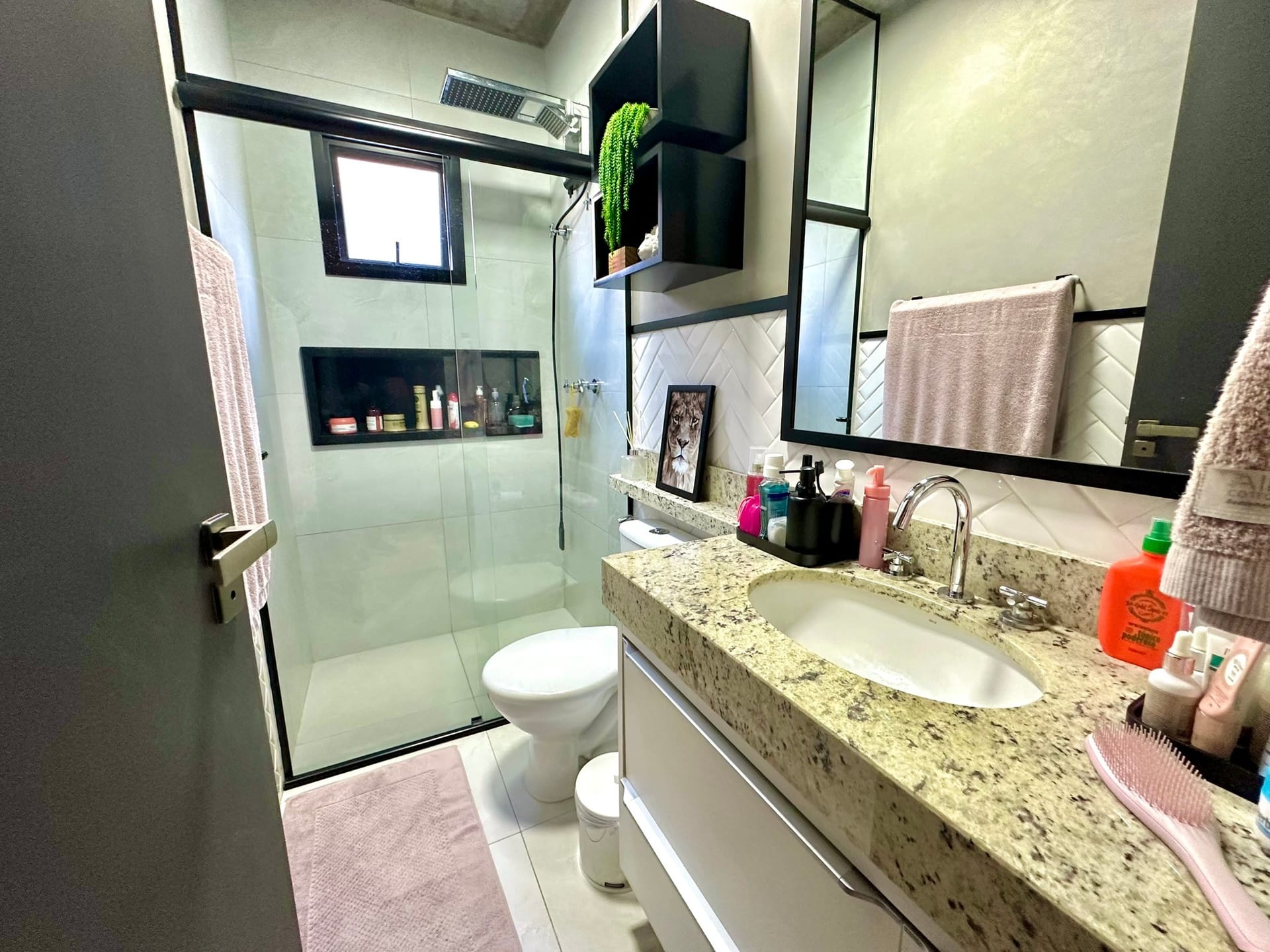 Imagens do imóveis Casa Térrea com Área Gourmet Próxima ao Shopping no Condomínio Residencial Villagio Santa Cruz em Mogi Mirim, SP