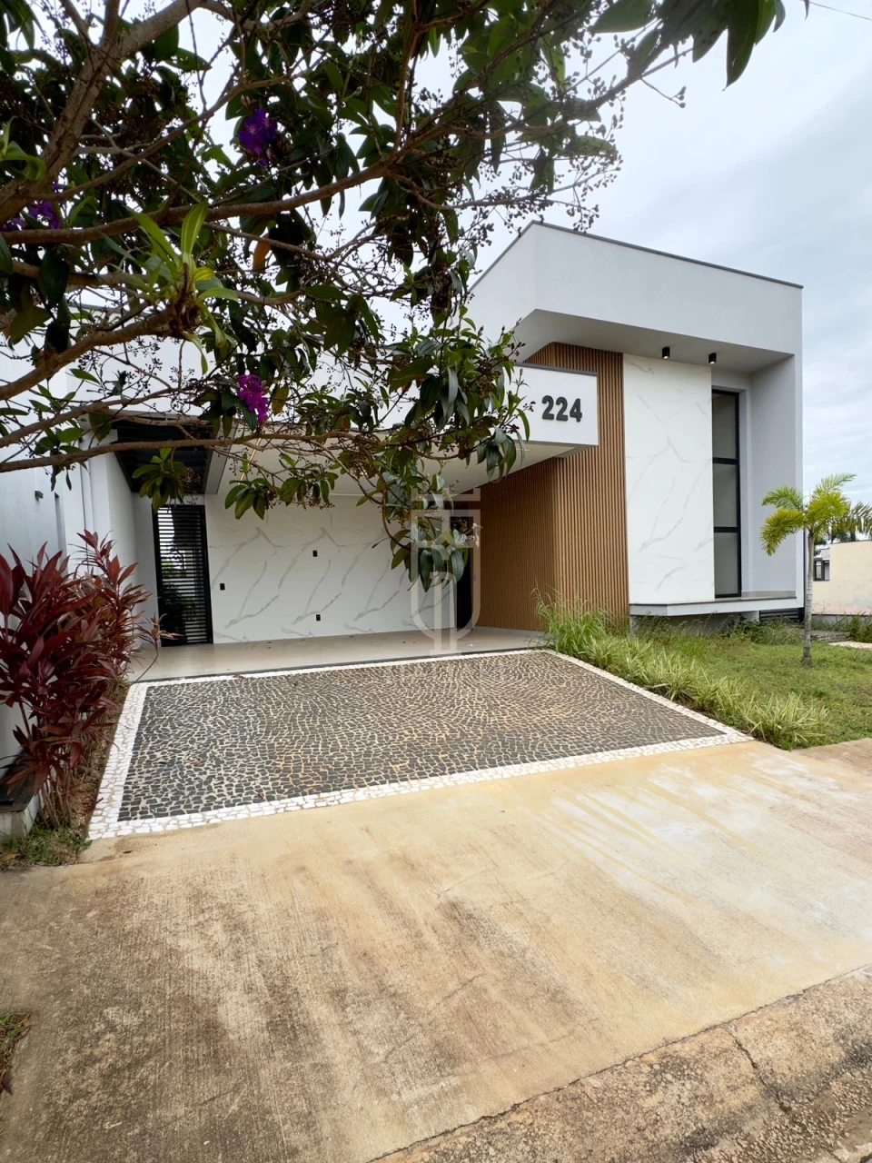 Imagens do imóveis Casa Térrea Em Condomínio com 3 Suítes E Piscina