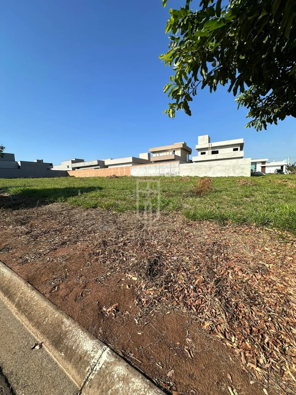 Imagens do imóveis Terreno Lote Plano à venda no Condomínio Residencial Vila Toscana, Mogi Mirim, SP