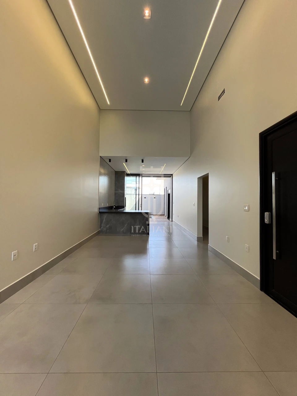 Imagens do imóveis Casa Térrea Com Pé Direito Alto E Piscina Alto Padrão