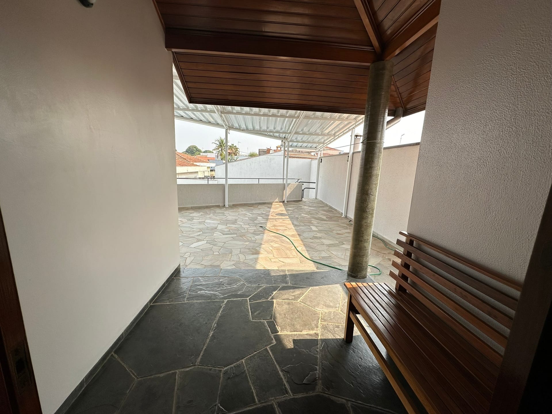 Imagens do imóveis CASA COM 3 SUÍTES E PISCINA À VENDA JARDIM ÁUREA MOGI MIRIM, SP