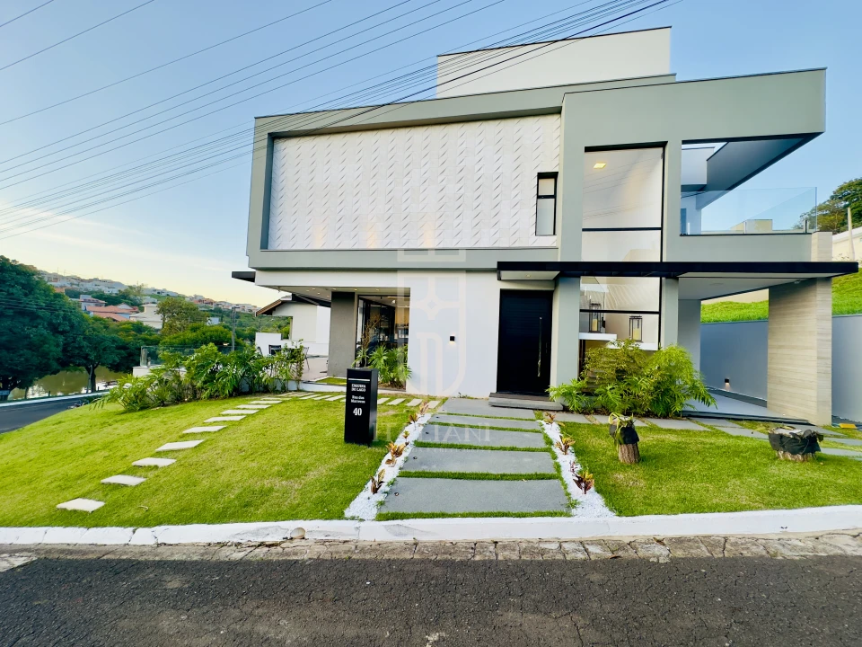 Imagens do imóveis Casa De Alto Padrão Com 4 Suítes E Piscina Em Condomínio