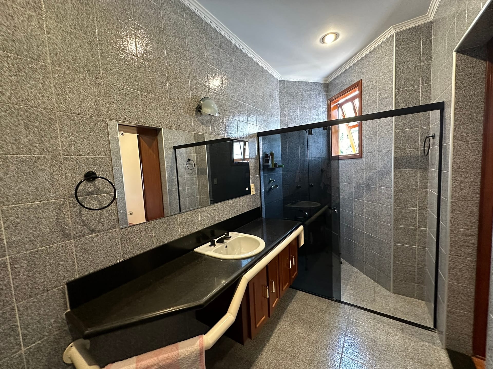 Imagens do imóveis CASA COM 3 SUÍTES E PISCINA À VENDA JARDIM ÁUREA MOGI MIRIM, SP