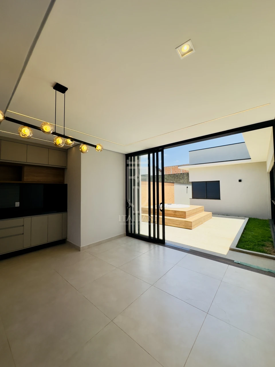 Imagens do imóveis Casa De Alto Padrão E 3 Suítes Em Condomínio Mogi Mirim no Jardim da Colina