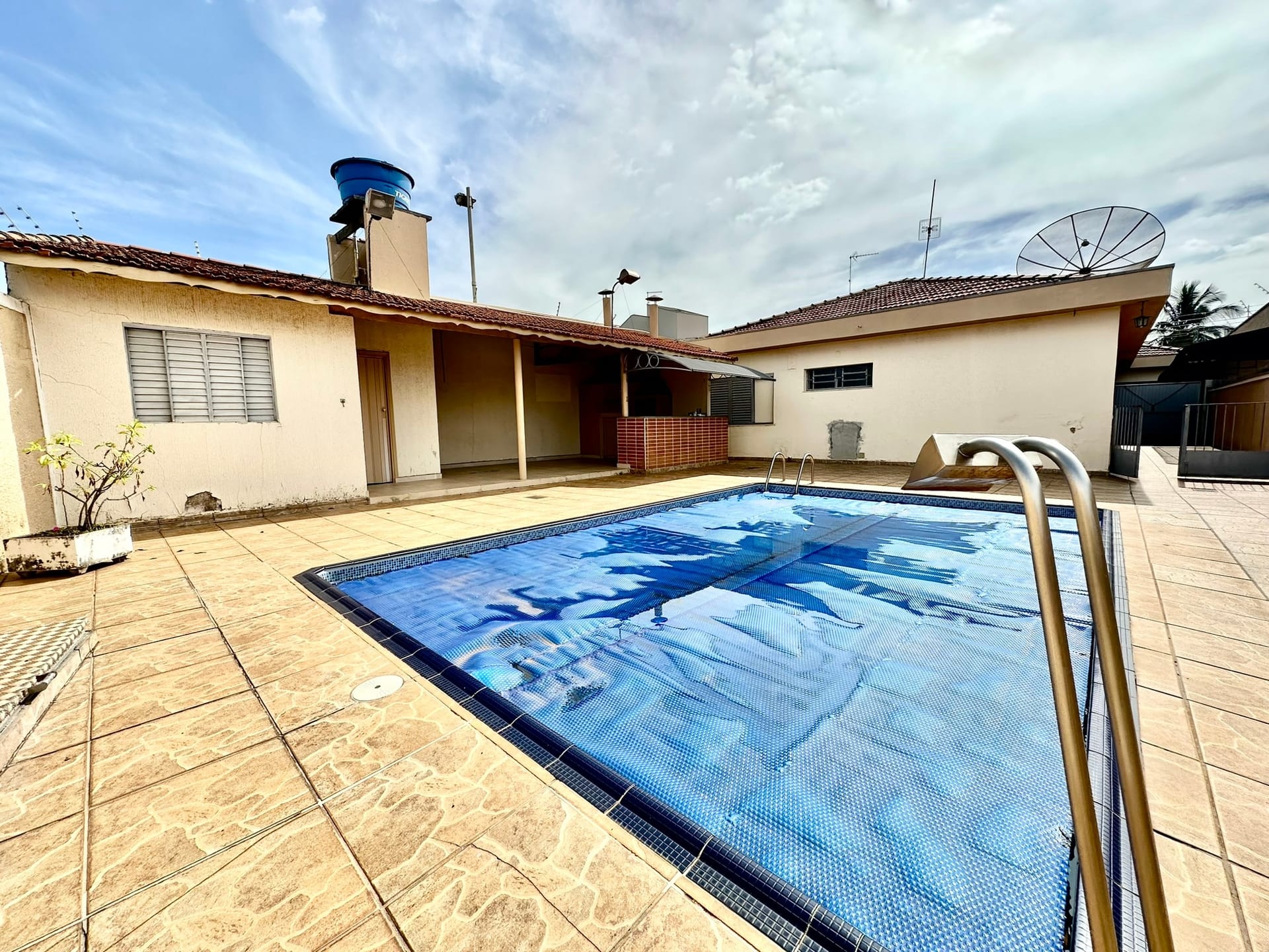 Imagens do imóveis Casa terrea com 3 três suítes piscina e área de lazer à venda, bairro Saúde, próximo ao fórum Mogi Mirim, SP