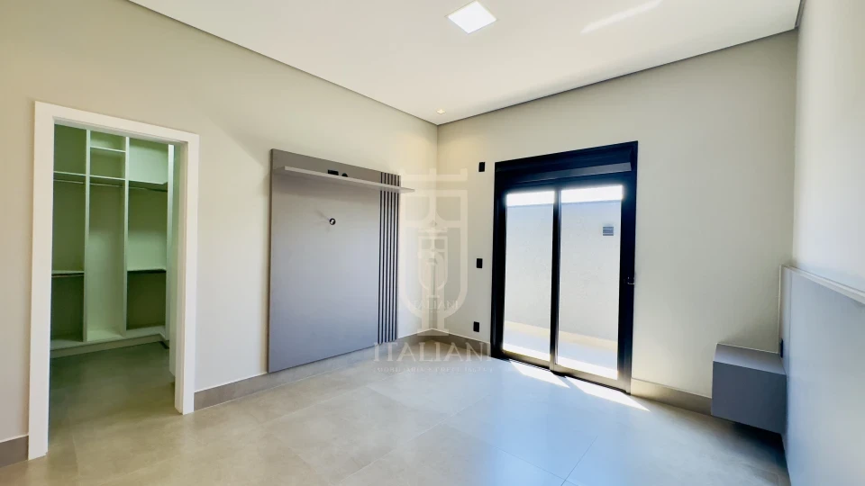 Imagens do imóveis Casa Nova com Três Suítes e Piscina no Condomínio Portal Do Lago à Venda em Mogi Mirim