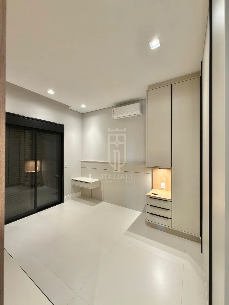 Imagens do imóveis Casa Térrea Com Piscina E 3 Suítes Em Condomínio Fechado