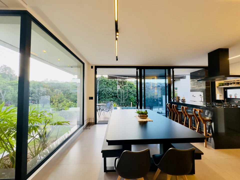 Imagens do imóveis Casa De Alto Padrão Com Piscina E Firepit Condomínio Maria Andrade