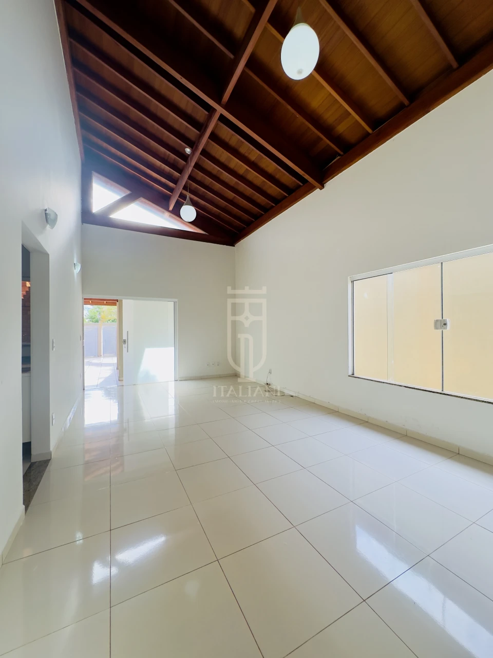 Imagens do imóveis Cassa Térrea espaçosa com 3 quartos sendo 1 suíte e área de lazer.