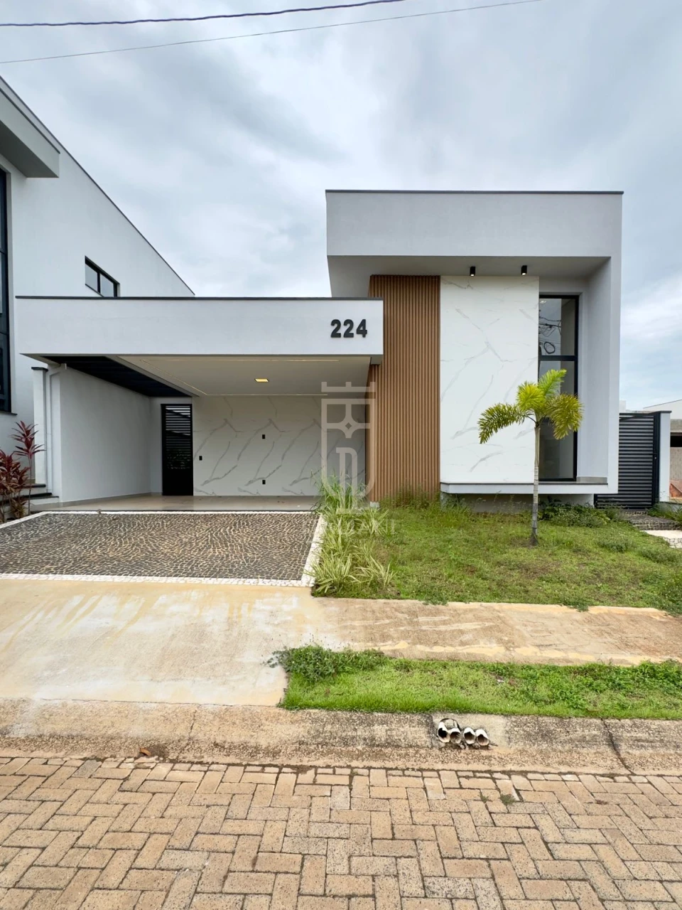 Imagens do imóveis Casa Térrea Em Condomínio com 3 Suítes E Piscina