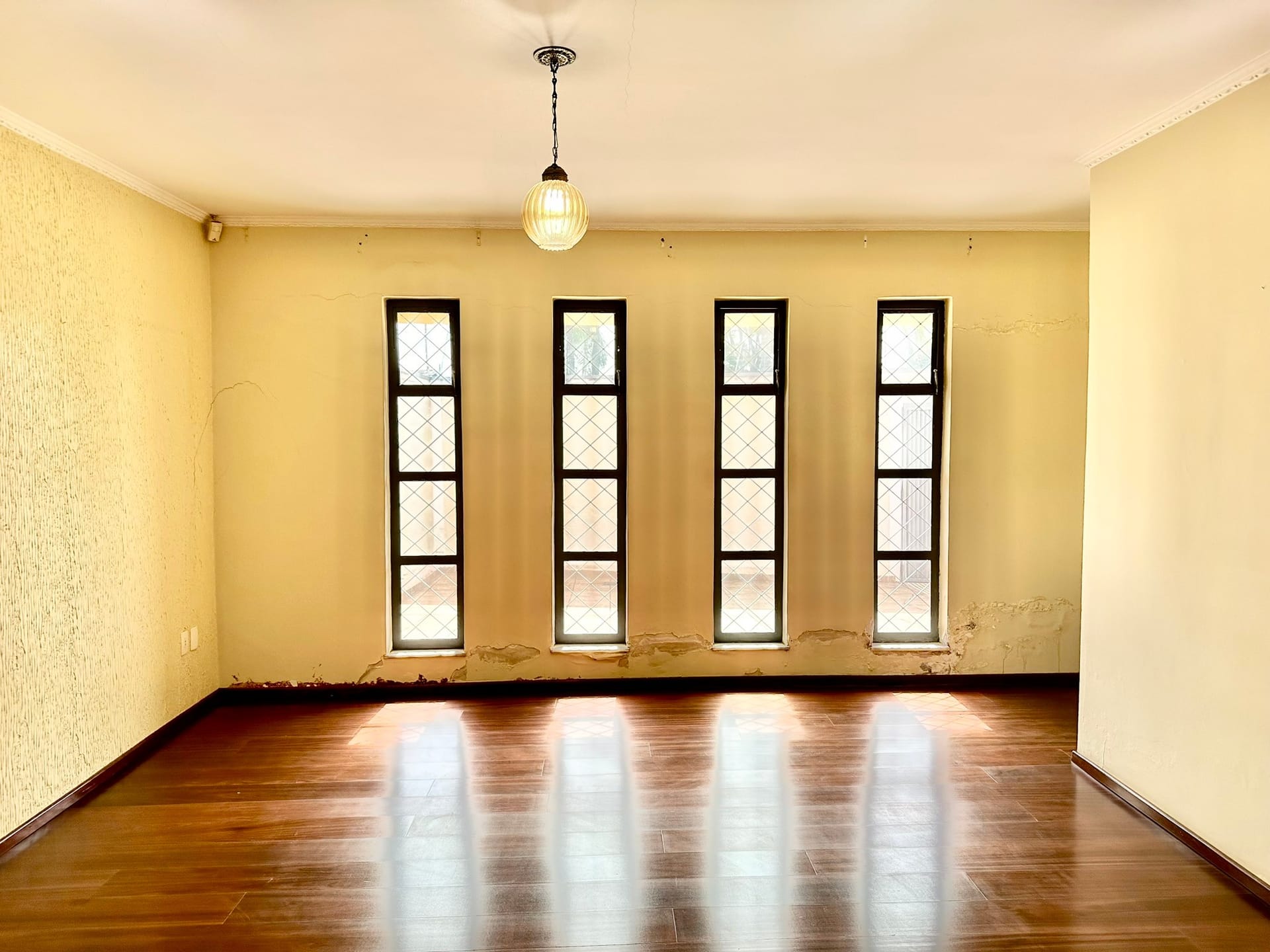 Imagens do imóveis Casa terrea com 3 três suítes piscina e área de lazer à venda, bairro Saúde, próximo ao fórum Mogi Mirim, SP