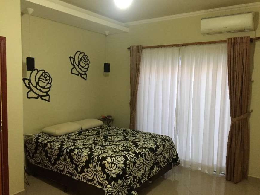 Imagens do imóveis Casa Térrea com 3 quartos e churrasqueira e 2 vagas cobertas em Ótima Localização no Residencial do Bosque, Mogi Mirim, SP