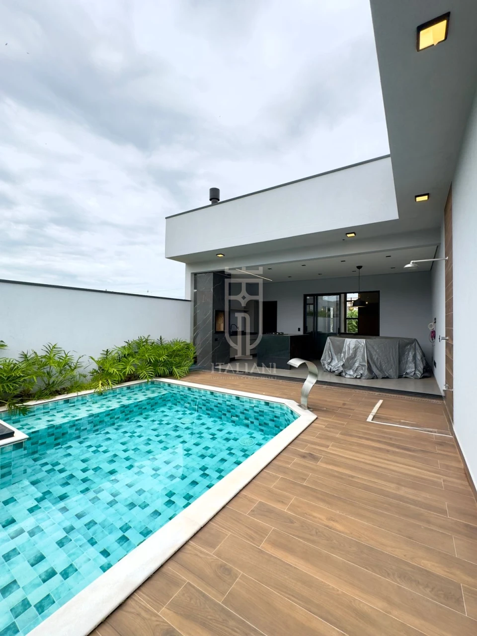 Imagens do imóveis Casa Térrea Em Condomínio com 3 Suítes E Piscina