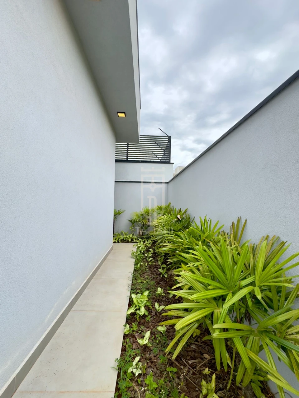 Imagens do imóveis Casa Térrea Em Condomínio com 3 Suítes E Piscina