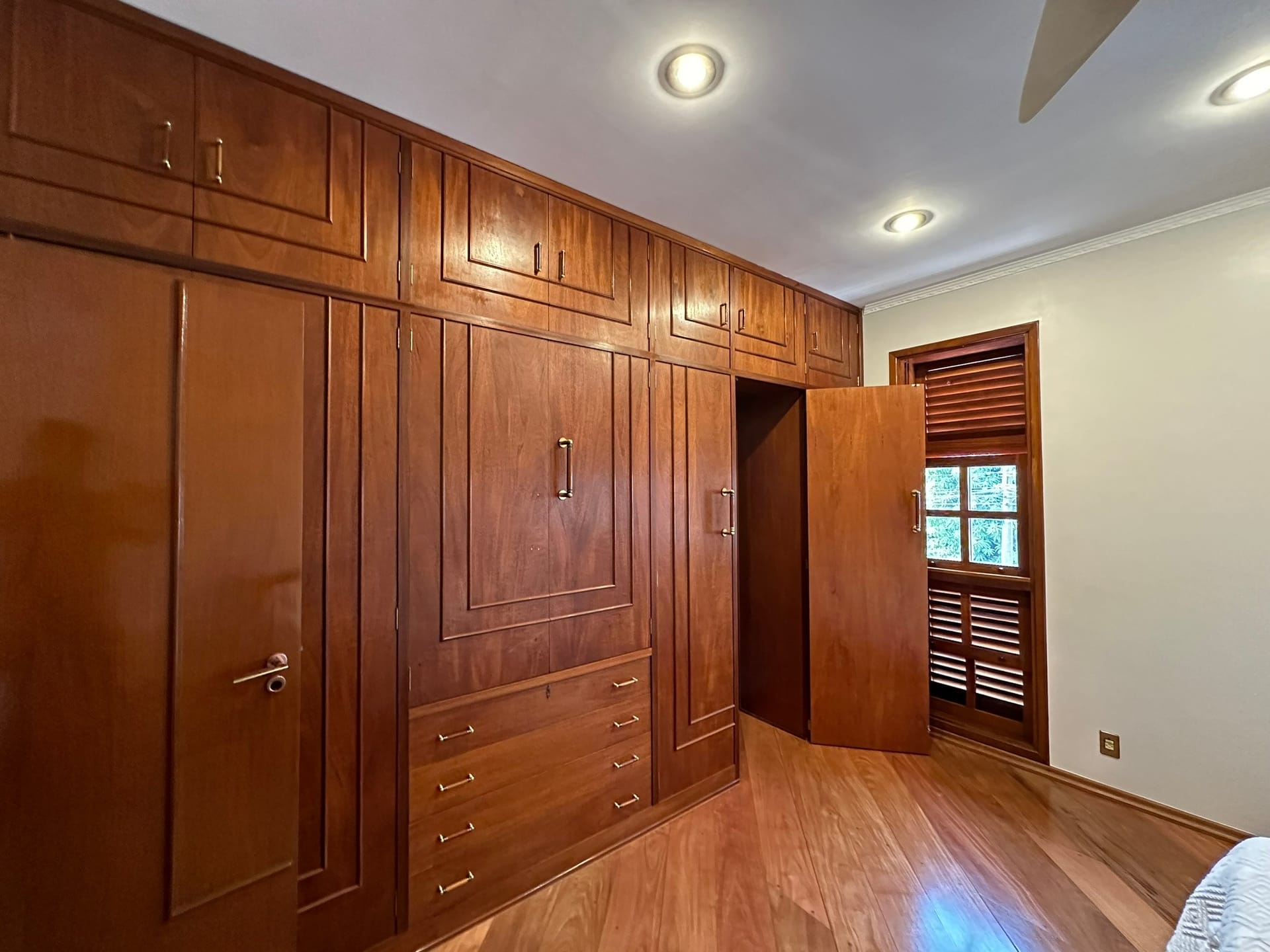 Imagens do imóveis CASA COM 3 SUÍTES E PISCINA À VENDA JARDIM ÁUREA MOGI MIRIM, SP