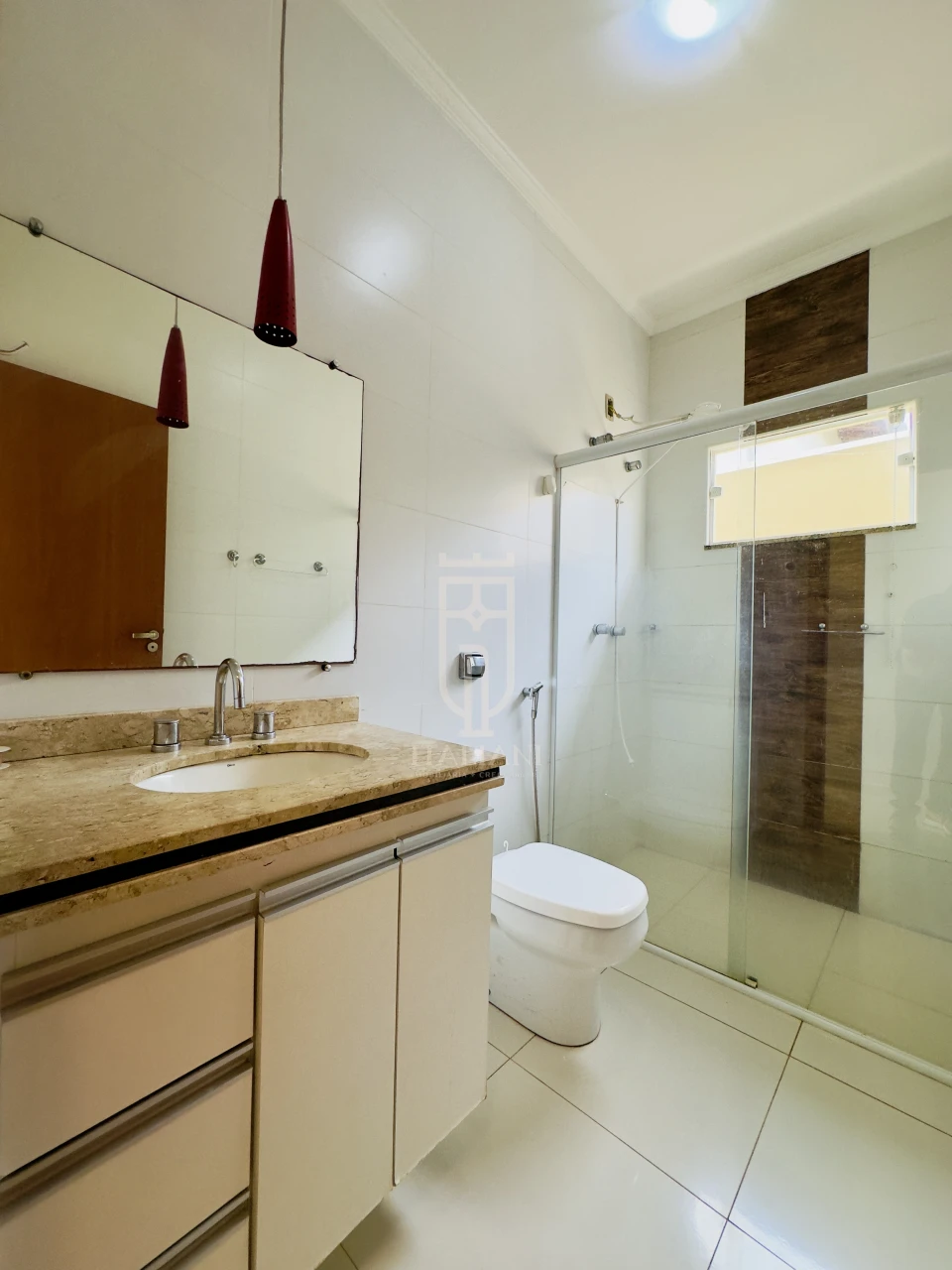 Imagens do imóveis Cassa Térrea espaçosa com 3 quartos sendo 1 suíte e área de lazer.