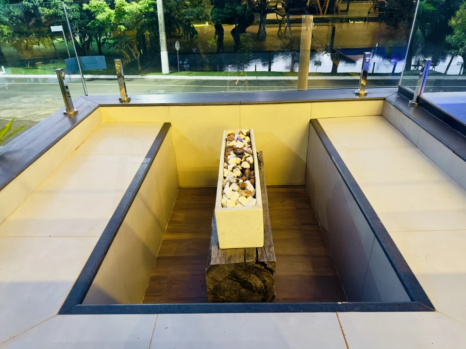 Imagens do imóveis Casa De Alto Padrão Com Piscina E Firepit Condomínio Maria Andrade