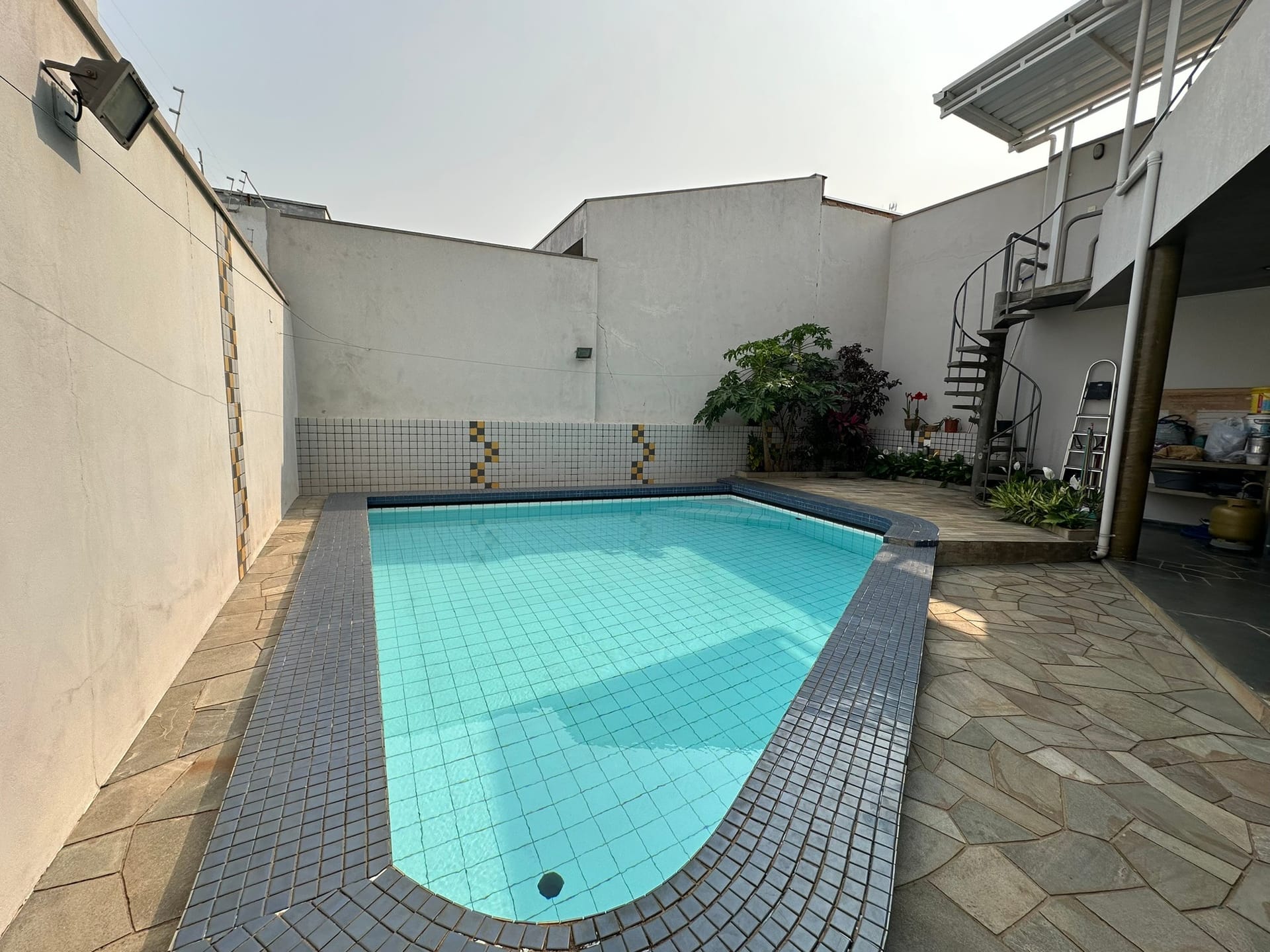 Imagens do imóveis CASA COM 3 SUÍTES E PISCINA À VENDA JARDIM ÁUREA MOGI MIRIM, SP