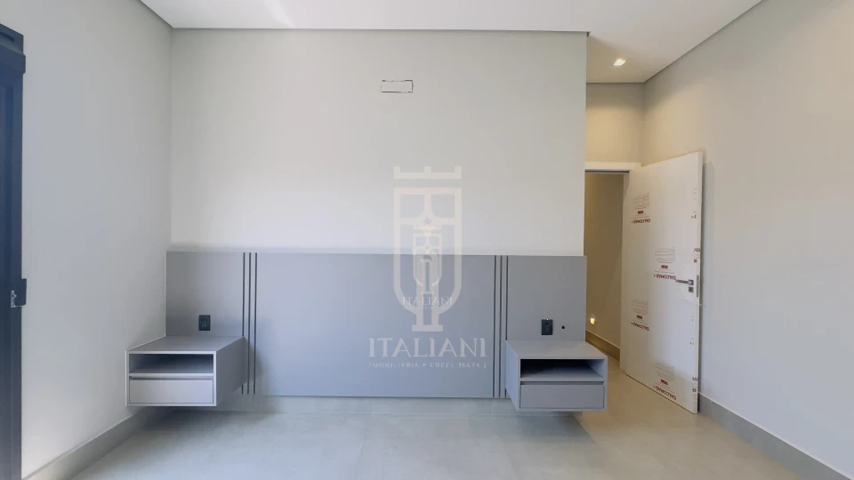 Imagens do imóveis Casa Nova com Três Suítes e Piscina no Condomínio Portal Do Lago à Venda em Mogi Mirim