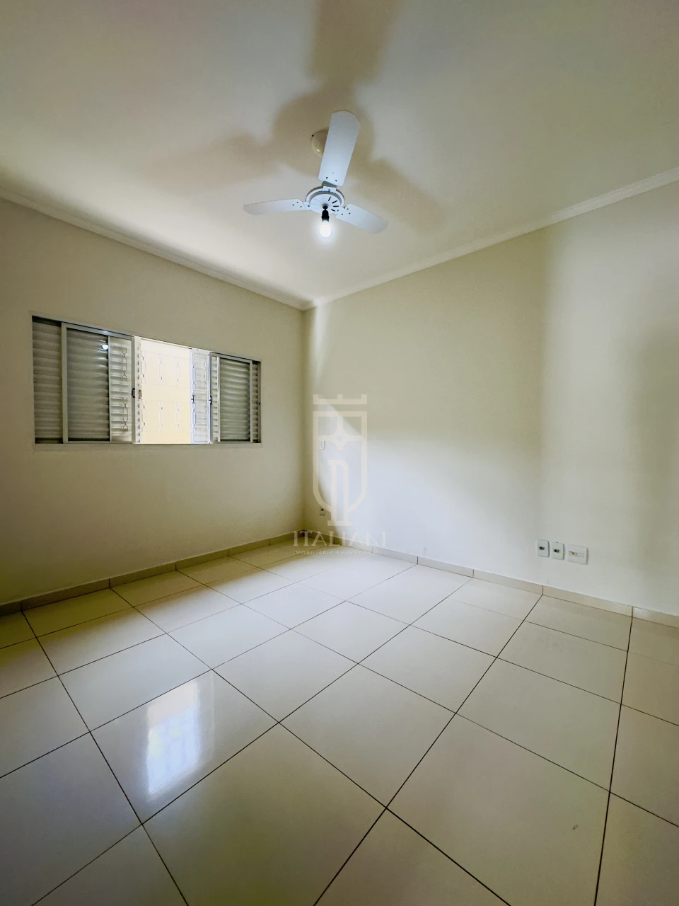 Imagens do imóveis Cassa Térrea espaçosa com 3 quartos sendo 1 suíte e área de lazer.