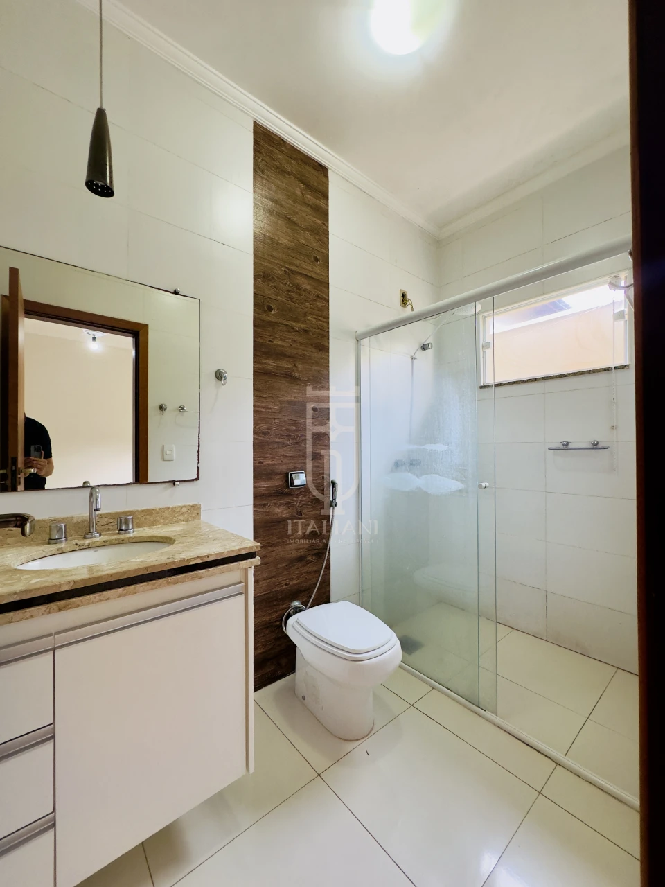 Imagens do imóveis Cassa Térrea espaçosa com 3 quartos sendo 1 suíte e área de lazer.