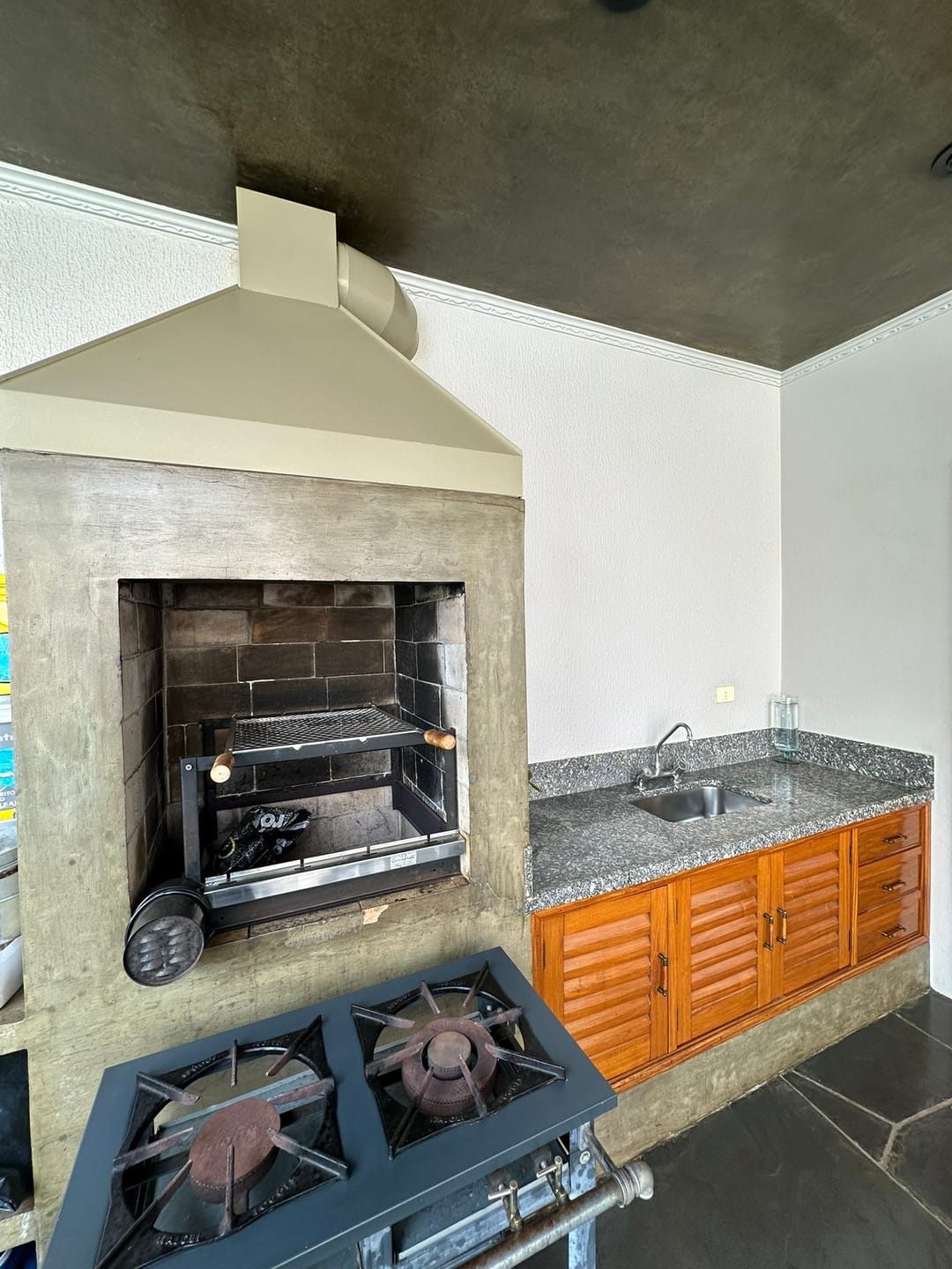 Imagens do imóveis CASA COM 3 SUÍTES E PISCINA À VENDA JARDIM ÁUREA MOGI MIRIM, SP