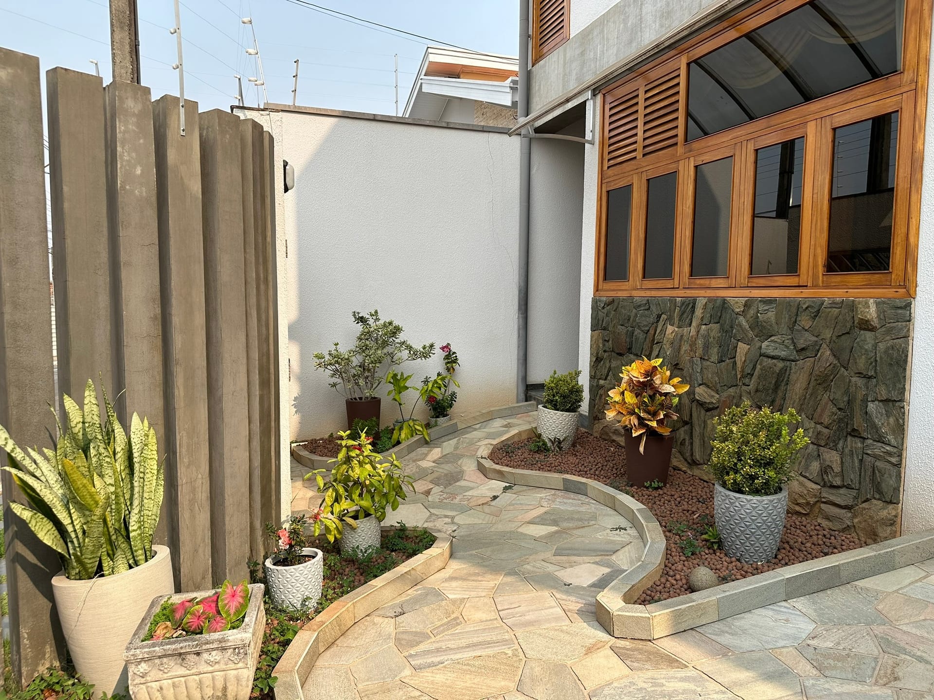 Imagens do imóveis CASA COM 3 SUÍTES E PISCINA À VENDA JARDIM ÁUREA MOGI MIRIM, SP