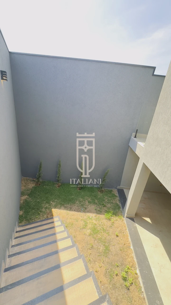 Imagens do imóveis Casa Nova com Três Suítes e Piscina no Condomínio Portal Do Lago à Venda em Mogi Mirim