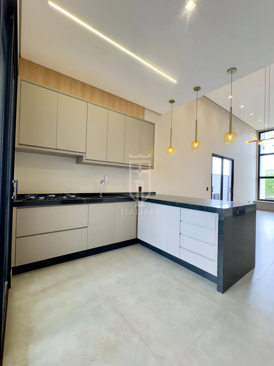 Imagens do imóveis Casa Térrea Em Condomínio com 3 Suítes E Piscina