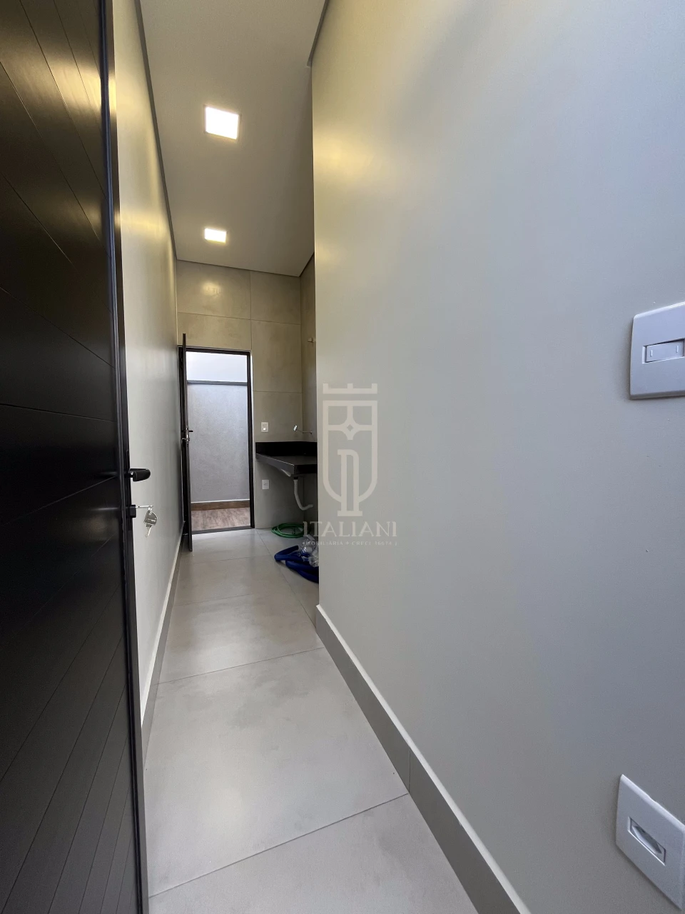 Imagens do imóveis Casa Térrea Com Pé Direito Alto E Piscina Alto Padrão