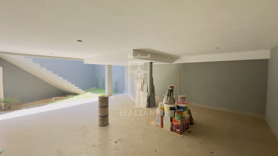 Imagens do imóveis Casa Nova com Três Suítes e Piscina no Condomínio Portal Do Lago à Venda em Mogi Mirim