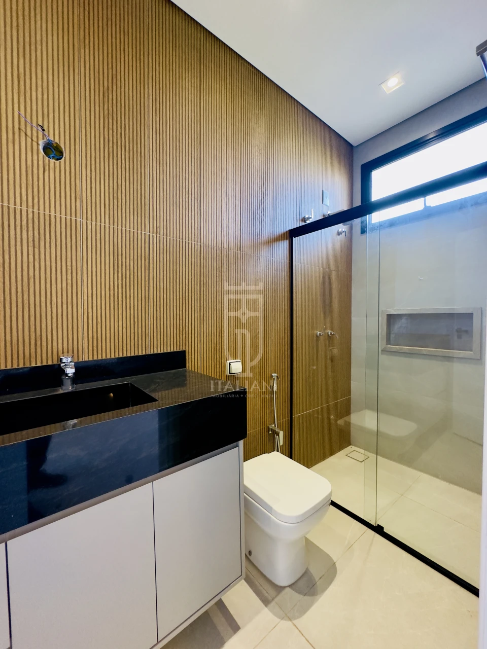 Imagens do imóveis Casa De Alto Padrão E 3 Suítes Em Condomínio Mogi Mirim no Jardim da Colina