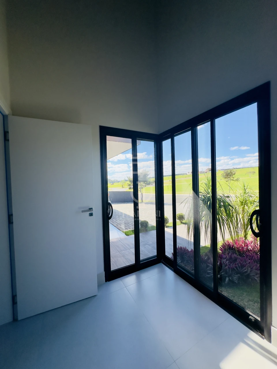 Imagens do imóveis Casa Térrea no Condomínio Flor D'Aldeia Mogi Mirim com piscina e 3 suítes