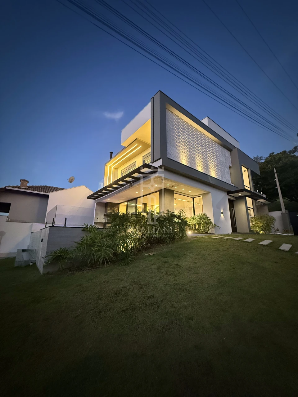 Imagens do imóveis Casa De Alto Padrão Com Piscina E Firepit Condomínio Maria Andrade
