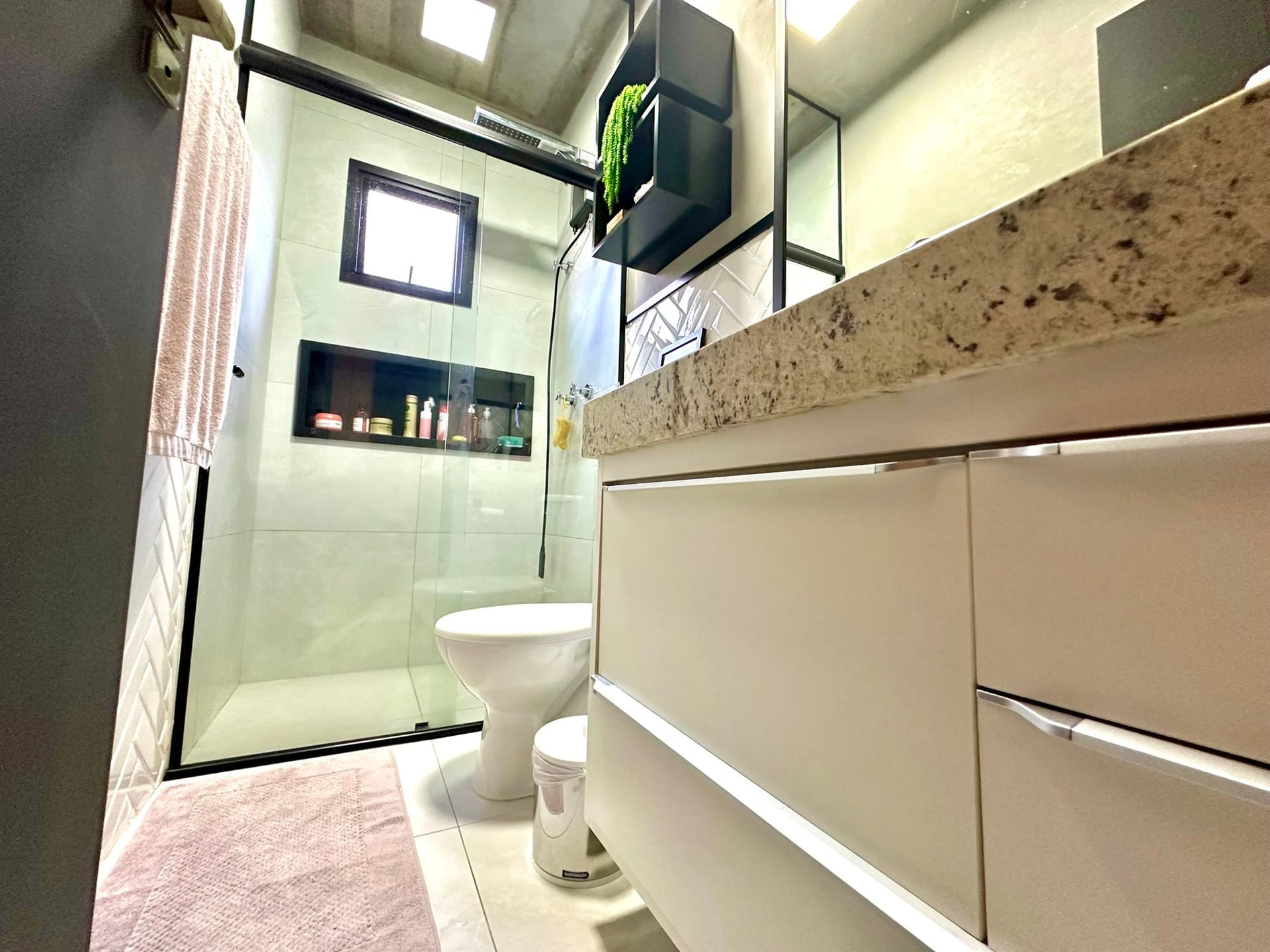 Imagens do imóveis Casa Térrea com Área Gourmet Próxima ao Shopping no Condomínio Residencial Villagio Santa Cruz em Mogi Mirim, SP