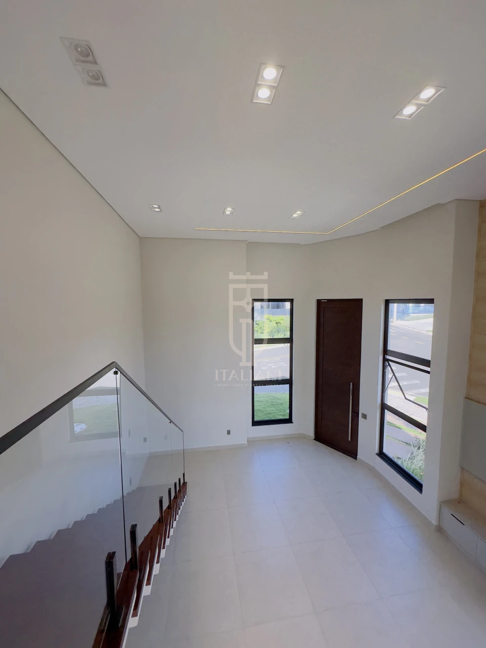 Imagens do imóveis Casa Com 3 Suítes E Area De Lazer Com Piscina No Morro Vermelho 2