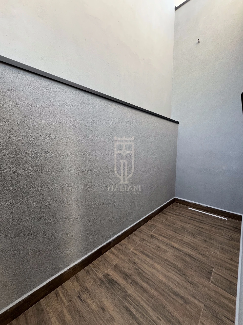 Imagens do imóveis Casa Térrea Com Pé Direito Alto E Piscina Alto Padrão