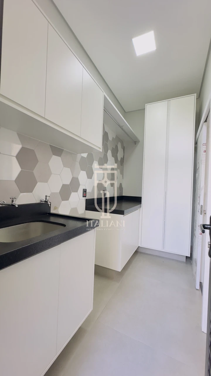 Imagens do imóveis Casa Nova com Três Suítes e Piscina no Condomínio Portal Do Lago à Venda em Mogi Mirim