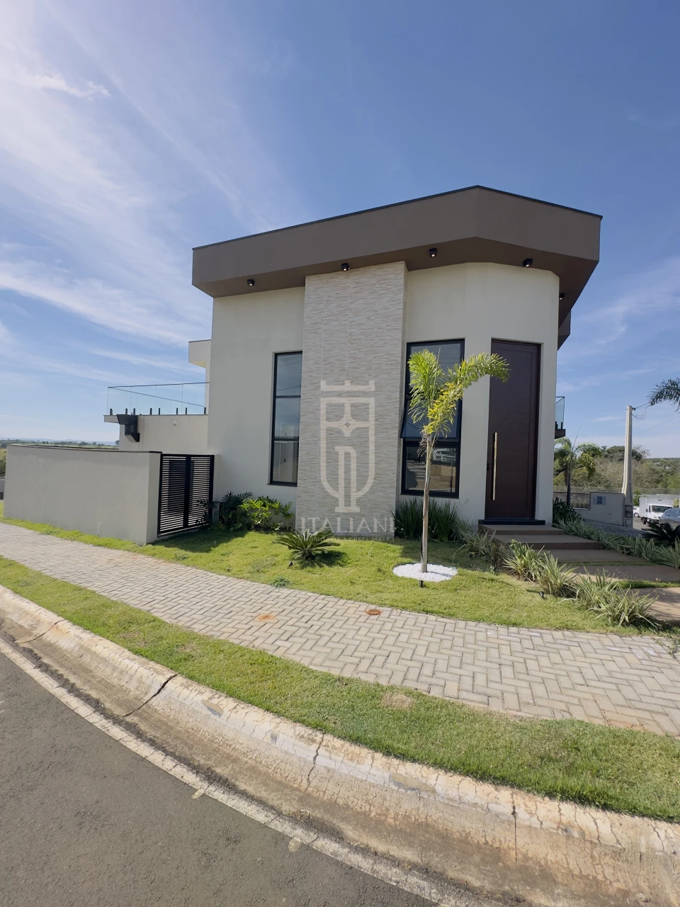 Imagens do imóveis Casa Com 3 Suítes E Area De Lazer Com Piscina No Morro Vermelho 2
