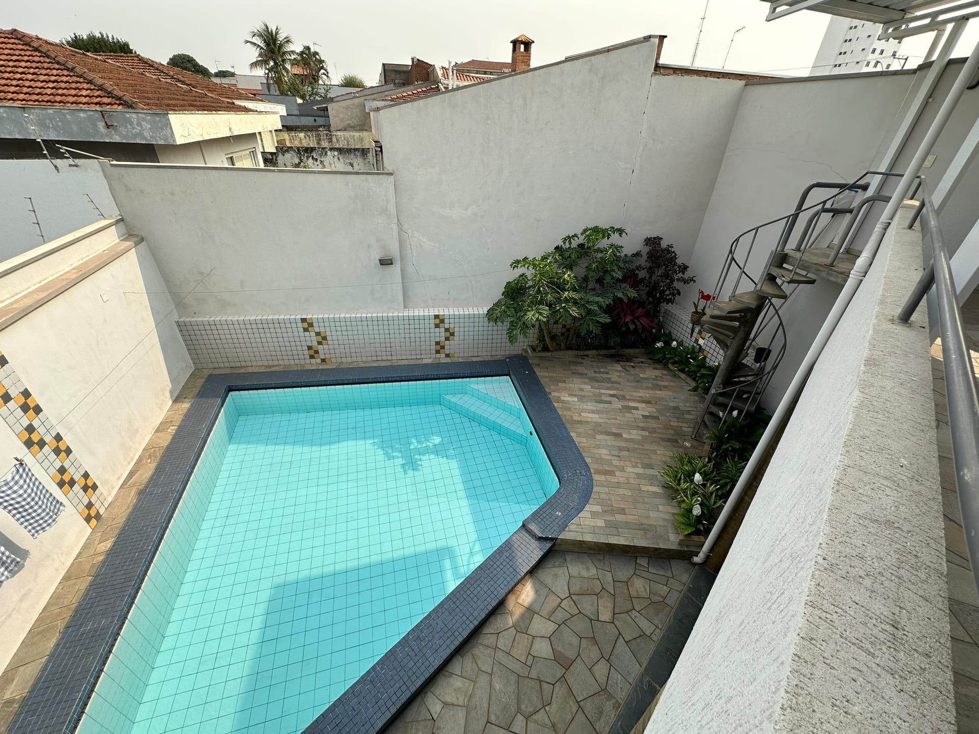 Imagens do imóveis CASA COM 3 SUÍTES E PISCINA À VENDA JARDIM ÁUREA MOGI MIRIM, SP