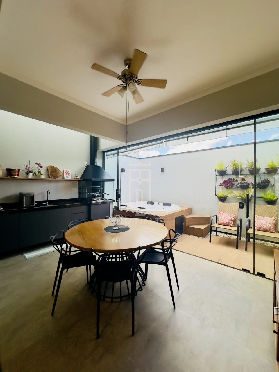 Imagens do imóveis Casa com Spa e 3 Quartos e 1 suíte com closet no Condomínio Residencial Reserva da Mata