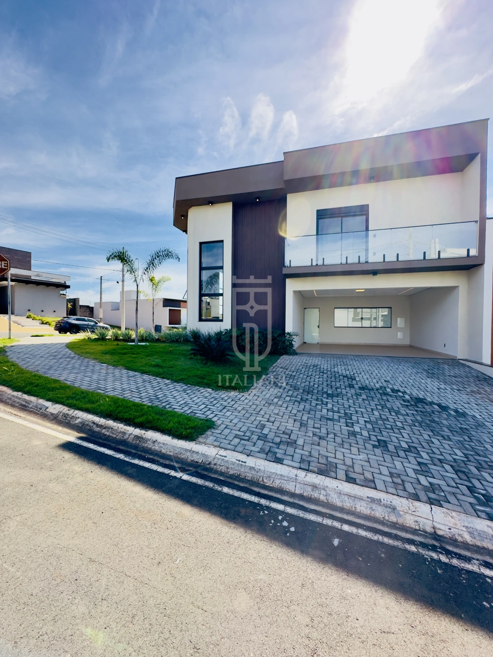 Imagens do imóveis Casa Com 3 Suítes E Area De Lazer Com Piscina No Morro Vermelho 2