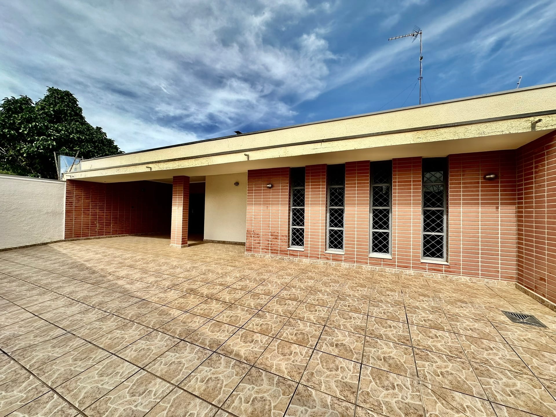 Imagens do imóveis Casa terrea com 3 três suítes piscina e área de lazer à venda, bairro Saúde, próximo ao fórum Mogi Mirim, SP